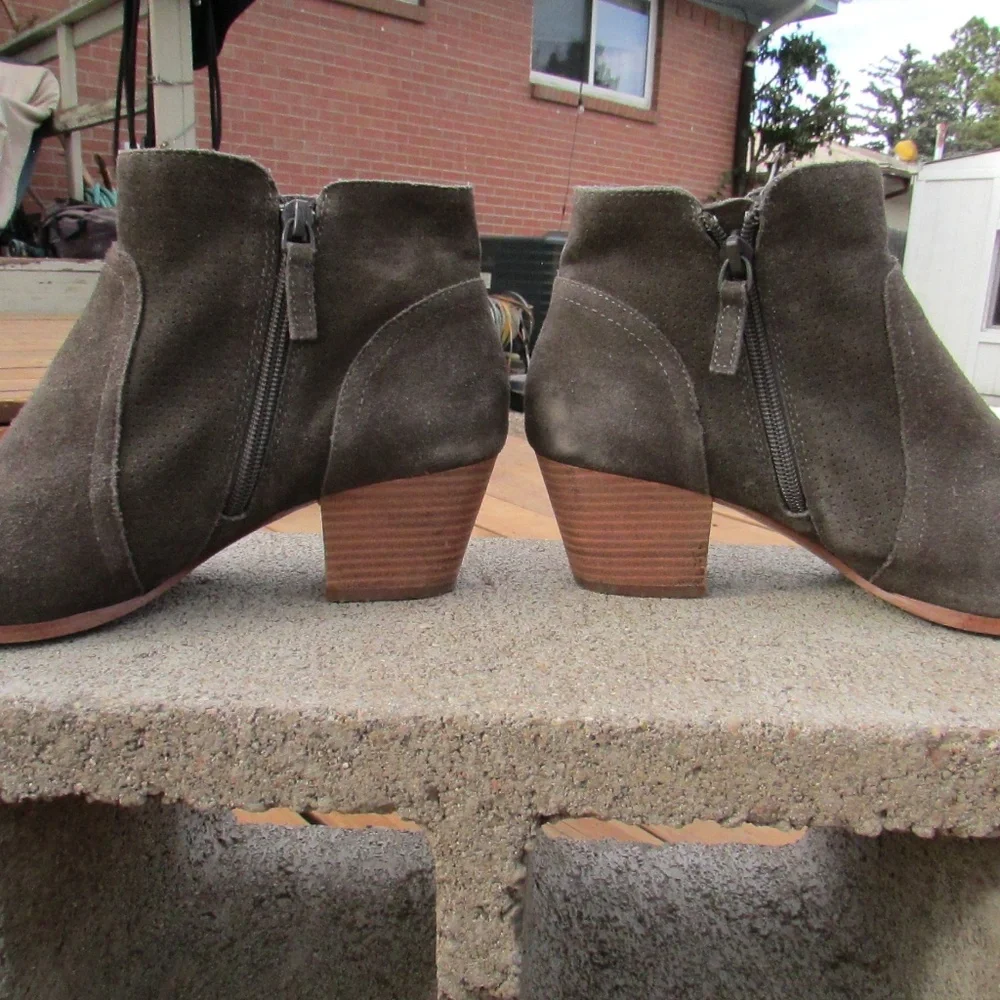 Carley Suede Booties from the brand Violet & Red